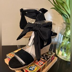 NWOT UGG Black Wedge Espadrilles Size 6